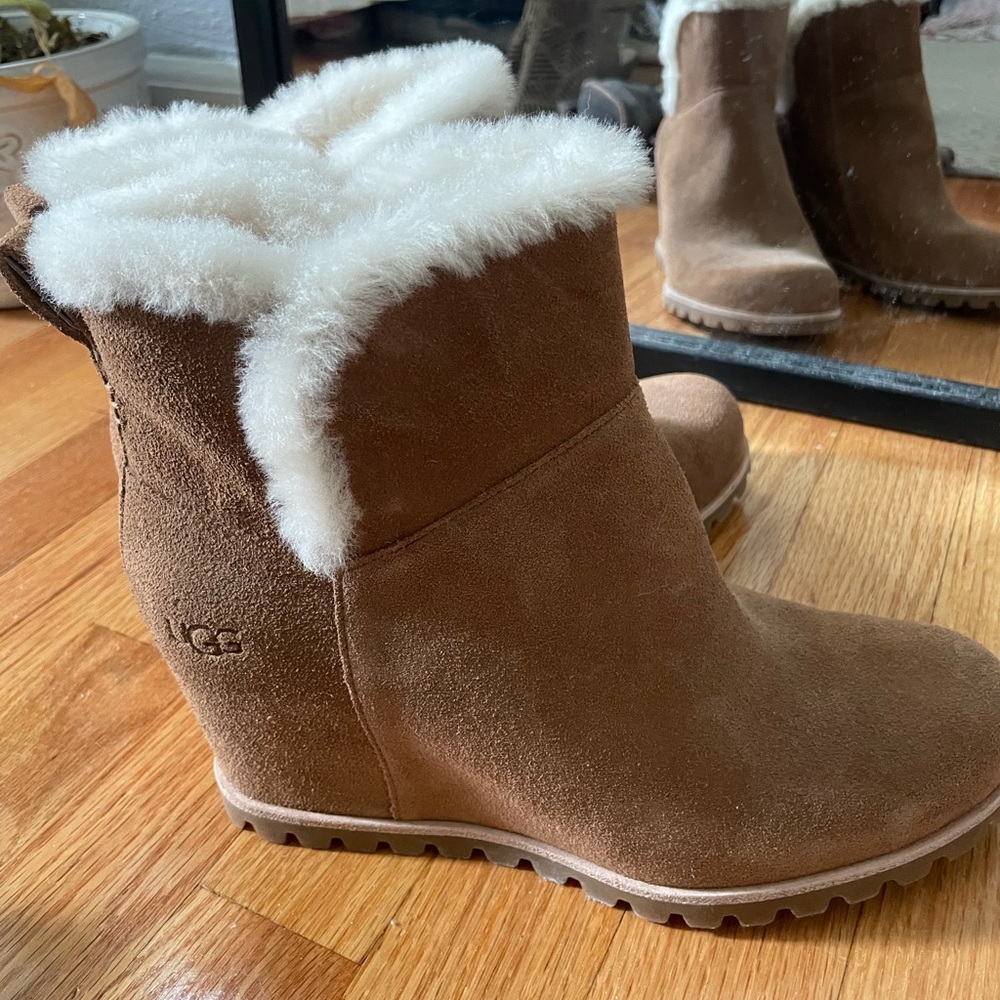 NEVER WORN UGGs size 7.5
